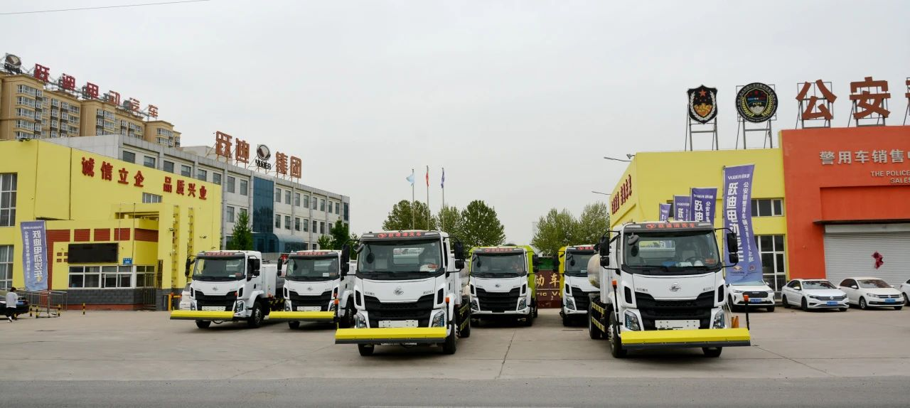 夏日降溫好幫手-躍迪集團(tuán)新能源灑水車、新能源綠化噴灑車發(fā)車