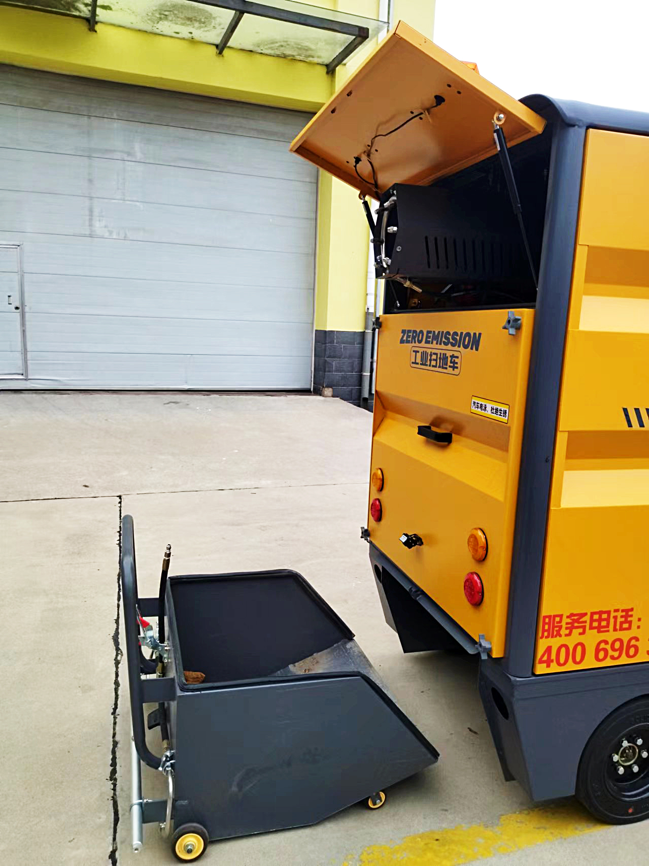強(qiáng)力吸塵，高效清掃-躍迪小型清掃車