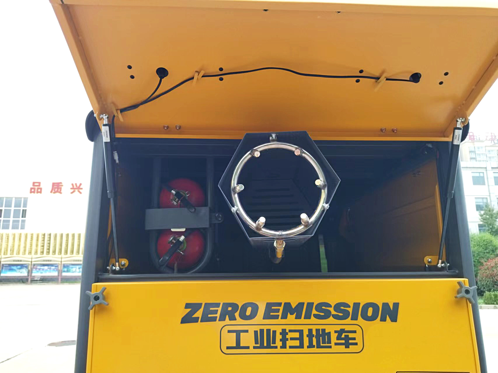 強(qiáng)力吸塵，高效清掃-躍迪小型清掃車